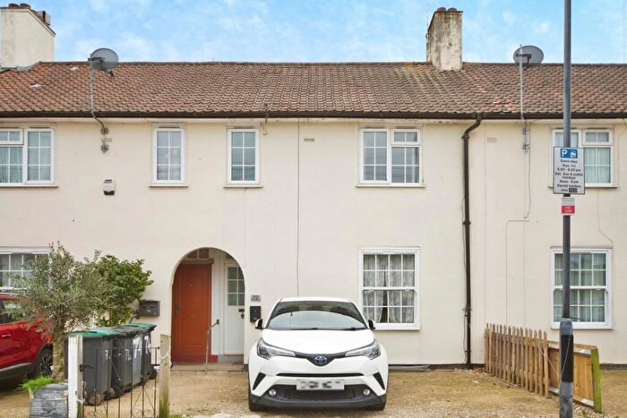 2 Bedroom Terraced House For Sale In Henningham Road, London, N17