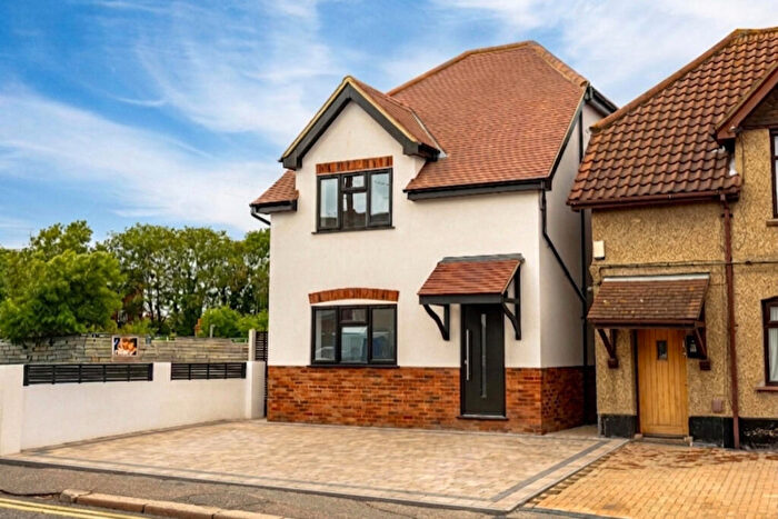 2 Bedroom Detached House For Sale In East Street, Southend-on-sea, SS2