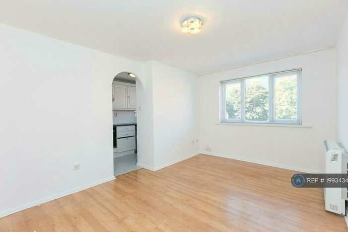 1 Bedroom Flat To Rent In Plowman Close, London, N18