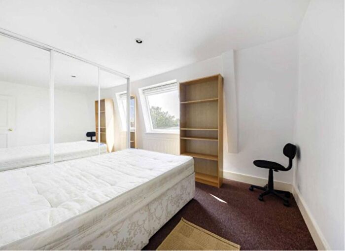 2 Bedroom Flat To Rent In Nevern Square, Earls Court, London, SW5