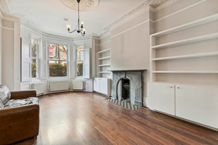 3 Bedroom Flat To Rent In Lambert Road, London, SW2