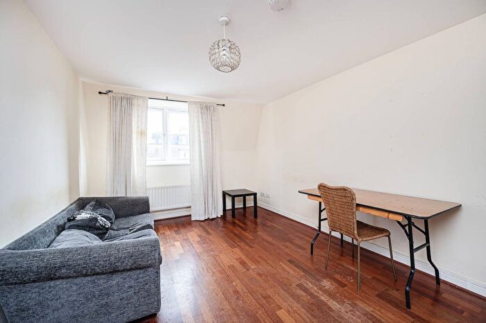 3 Bedroom Flat To Rent In Jamaica Street, Stepney, London, E1