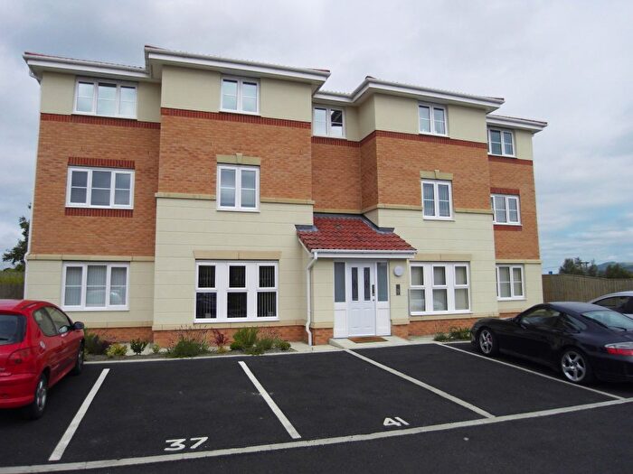 2 Bedroom Flat To Rent In Holmescroft Chase, Summerfields, Westhoughton, BL5
