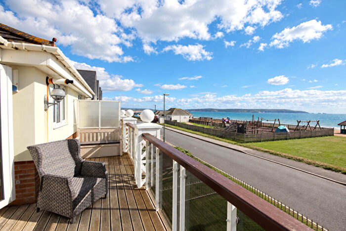 2 Bedroom Flat For Sale In Hurst Road, Milford On Sea, SO41