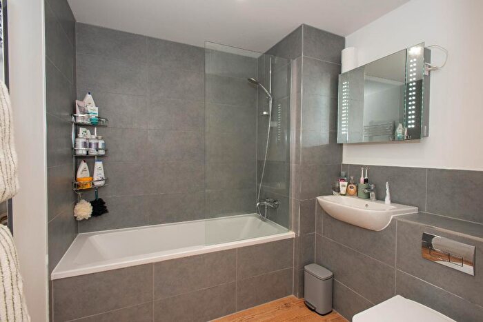 2 Bedroom Flat For Sale In Elmcroft Road, Orpington, BR6
