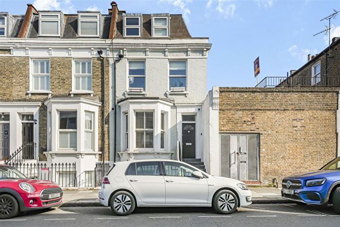 2 Bedroom Flat To Rent In Halford Road, Fulham, SW6