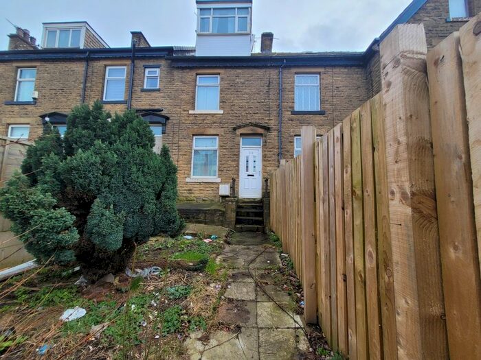 3 Bedroom Terraced House To Rent In New Hey Road, Bradford, BD4