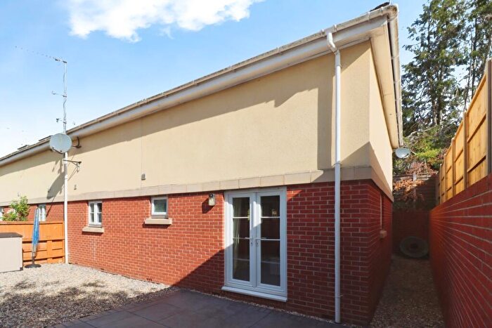 2 Bedroom Flat For Sale In Coombe Brook Close, Kingswood, Bristol, BS15