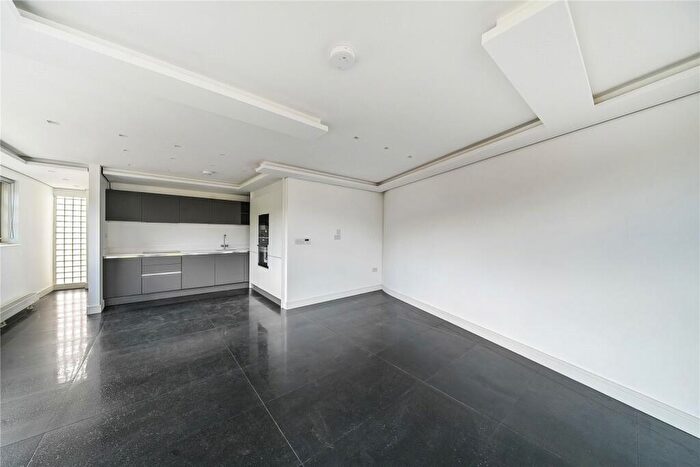 1 Bedroom Flat To Rent In Royal College Street, London, NW1