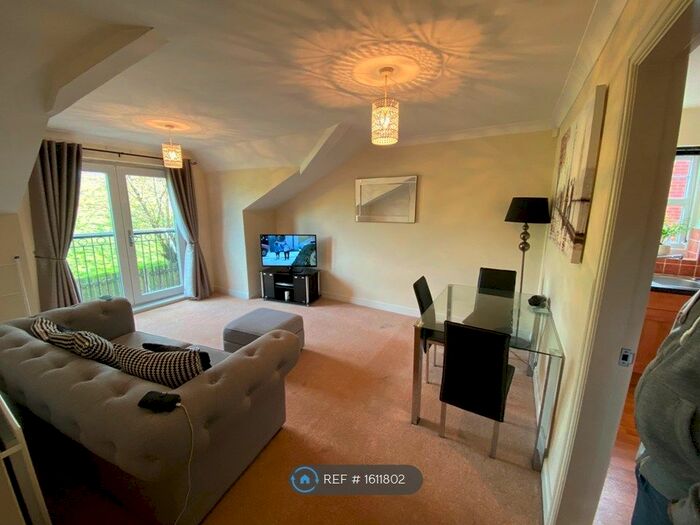 2 Bedroom Flat To Rent In Woodland Court, Darwen, BB3