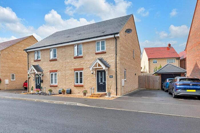 3 Bedroom Semi-Detached House For Sale In Akeman Road, North Leigh, OX29