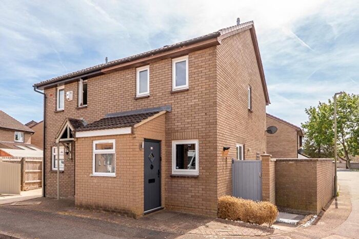 2 Bedroom Semi-Detached House For Sale In Bracken Close, Carterton, OX18