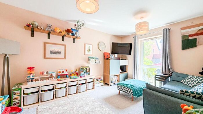 3 Bedroom Semi-Detached House For Sale In Oakhill Drive, Bedminster, BS3