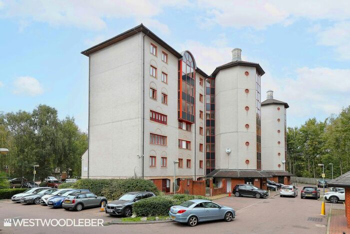 1 Bedroom Flat To Rent In Eleanor Way, Waltham Cross, EN8