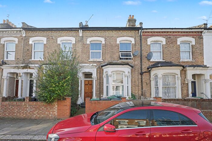 2 Bedroom Flat For Sale In Elsden Road, London, N17