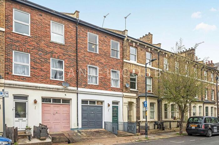 4 Bedroom Terraced House For Sale In Charleston Street, London, SE17