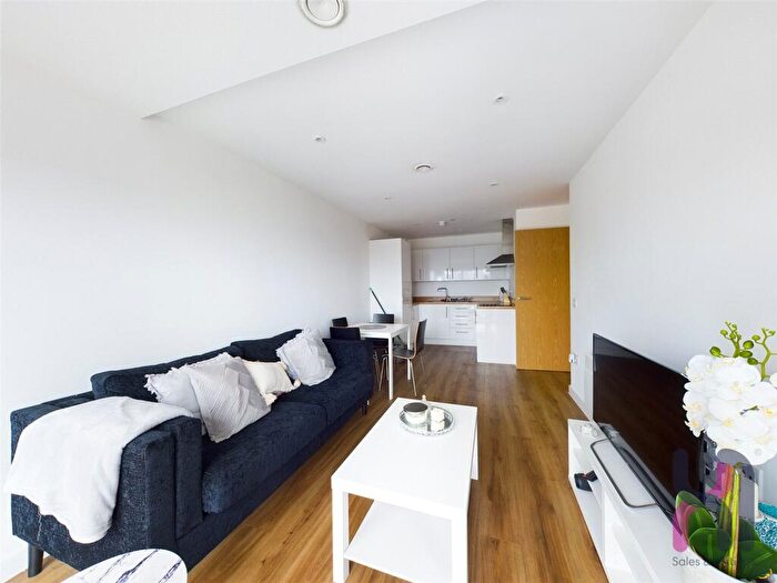 2 Bedroom Flat To Rent In Trafford Road, Salford, M5