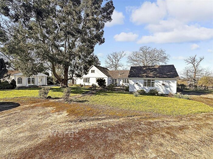 4 Bedroom Detached Bungalow For Sale In Wood Hill, Meopham, Kent, DA13