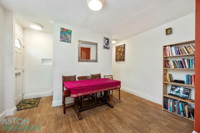 3 Bedroom End Of Terrace House For Sale In Kingsbury Road, Brighton, BN1