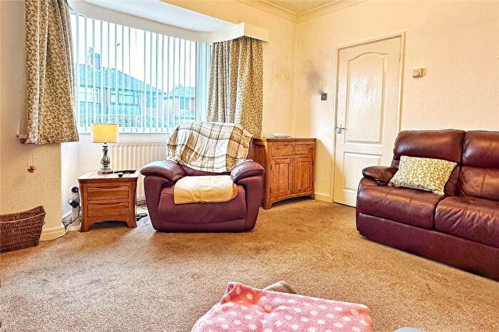 3 Bedroom End Of Terrace House For Sale In Long Lane, Chadderton, Oldham, Greater Manchester, OL9