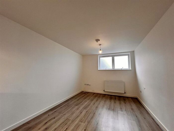 2 Bedroom Flat To Rent In Station Approach, Ashford, TW15
