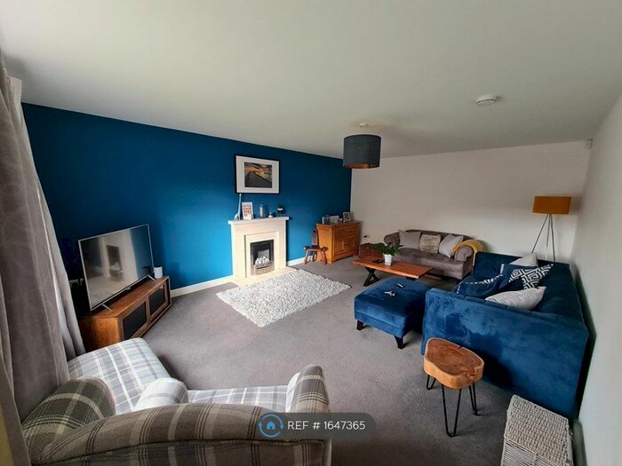 4 Bedroom Semi-Detached House To Rent In Daisy Hill, Silsden, Keighley, BD20