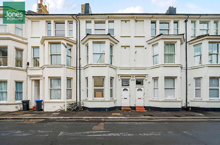 1 Bedroom Flat To Rent In Western Place, Worthing, West Sussex, BN11