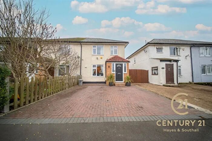 4 Bedroom Semi Detached House To Rent In New Road, UB3