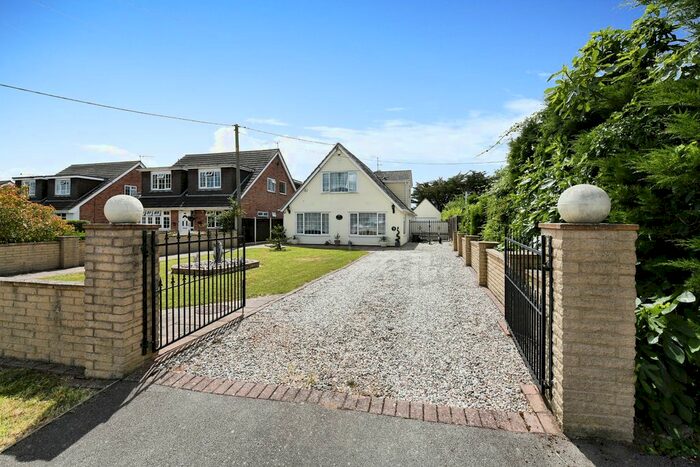 2 Bedroom Bungalow For Sale In West Avenue, Mayland, Chelmsford, Essex, CM3