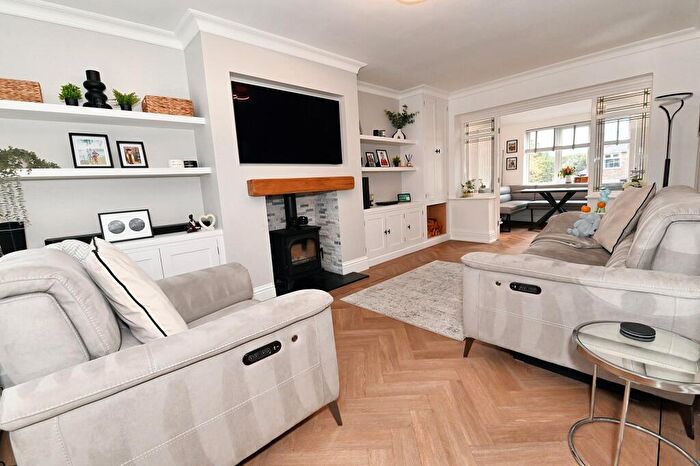 3 Bedroom Semi-Detached House For Sale In Waverley Road, Swinton, M27