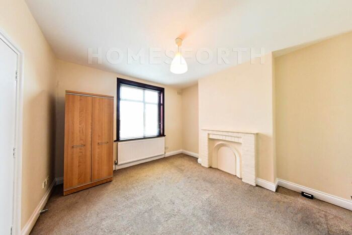 1 Bedroom Flat To Rent In Grosvenor Gardens, Willesden Green, NW2