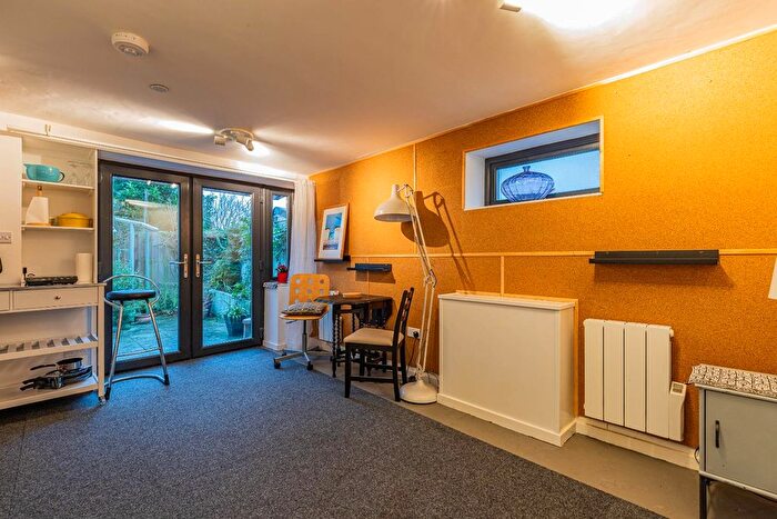 1 Bedroom Flat For Sale In Salop Place, Penarth, CF64