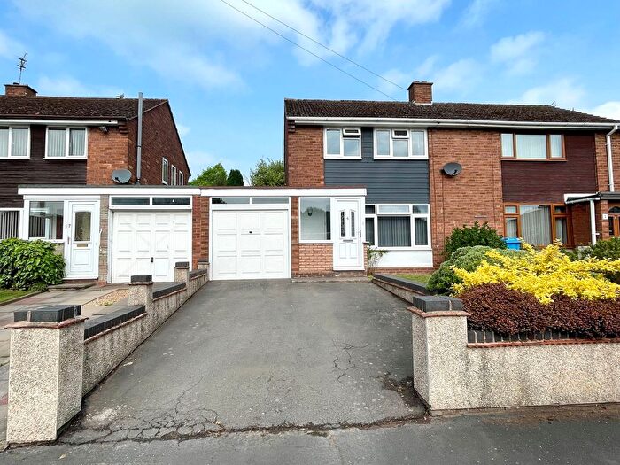 3 Bedroom Semi-Detached House For Sale In Hollybank Avenue, Essington, Wolverhampton, WV11