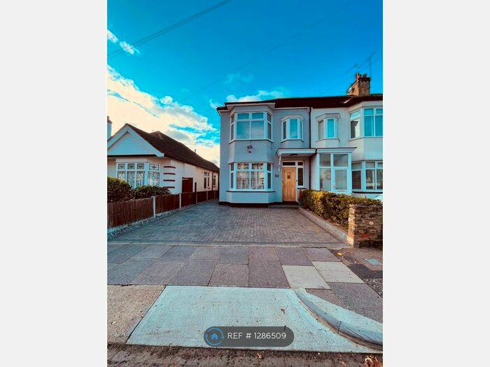 3 Bedroom Semi-Detached House To Rent In Crowborough Road, Southend-On-Sea SS2