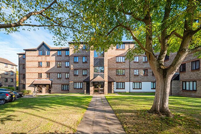 1 Bedroom Flat For Sale In Chalkstone Close, Welling, Kent, DA16