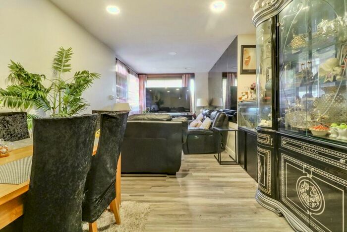 4 Bedroom Semi-Detached House To Rent In Regal Way, Harrow, HA3