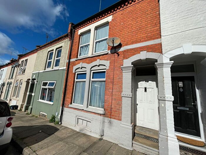 3 Bedroom Terraced House To Rent In Derby Road, Northampton, Northamptonshire, Jp, Uk, NN1