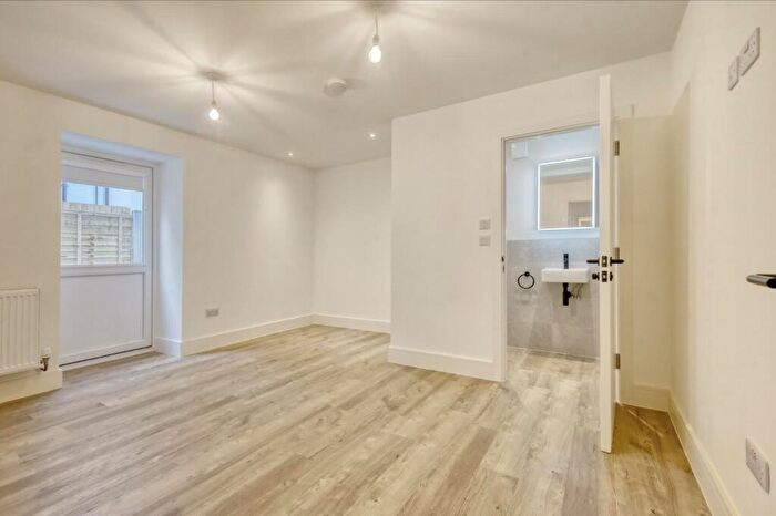 2 Bedroom Apartment To Rent In - Westcliff Avenue, Westcliff-on-Sea, SS0