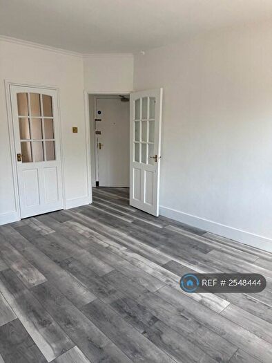 3 Bedroom Flat To Rent In Pampisford Road, South Croydon, CR2