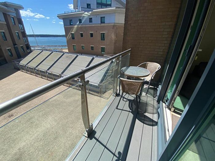 1 Bedroom Flat For Sale In Dolphin Quays, The Quay, Poole, BH15