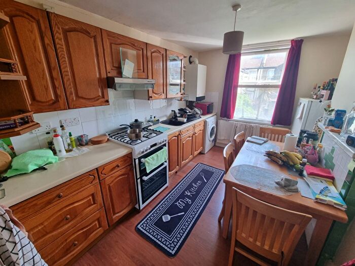 1 Bedroom Flat To Rent In Mathews Park Avenue, Stratford, E15