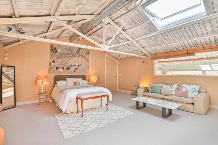 5 Bedroom Penthouse To Rent In Wotton Road, Gladstone Park, NW2