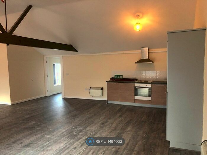 2 Bedroom Flat To Rent In Oldham Road, Failsworth, Manchester, M35