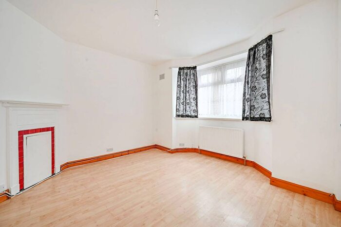 3 Bedroom Property To Rent In Lionel Road North, Gunnersbury, Brentford, TW8