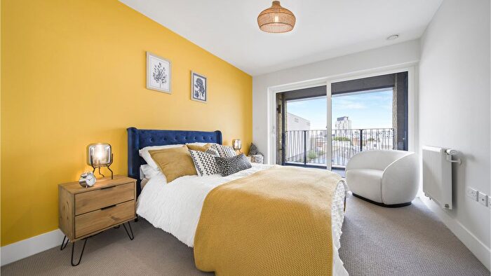 2 Bedroom Flat For Sale In Varcoe Rd, London, SE16