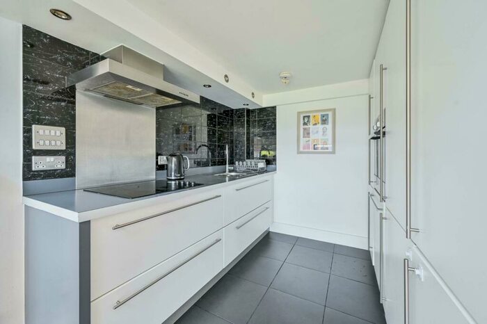 2 Bedroom Flat To Rent In Cadogan Road, Woolwich, London, SE18