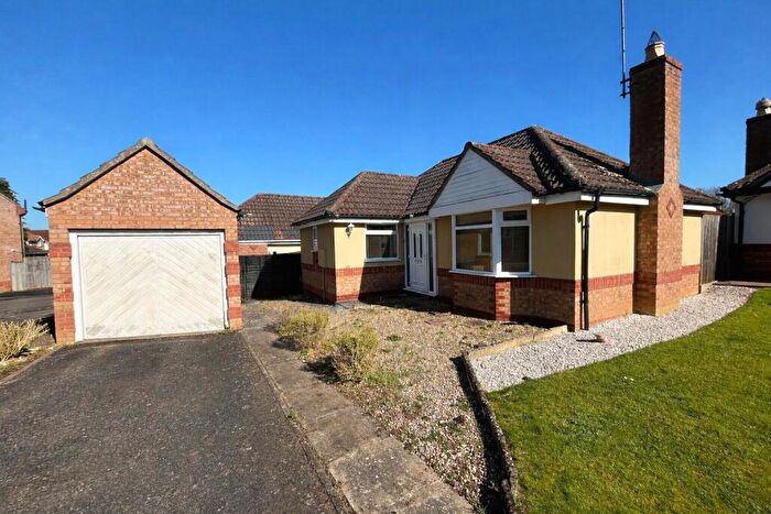 2 Bedroom Bungalow For Sale In Hillary Close, Daventry, Northamptonshire, NN11