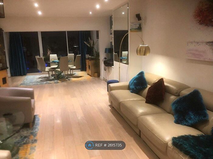 4 Bedroom Semi-Detached House To Rent In The Greenway, London, NW9