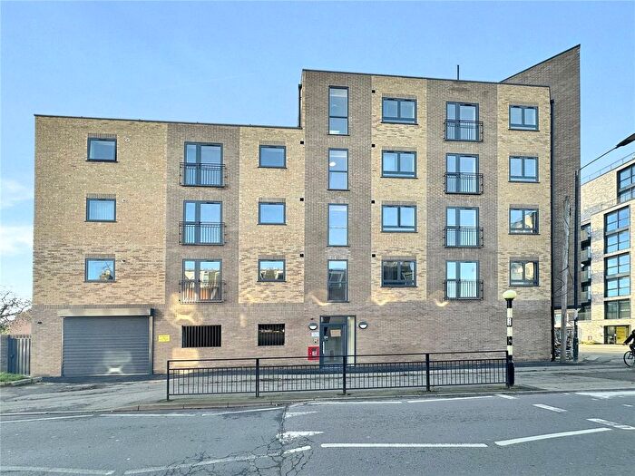 2 Bedroom Flat To Rent In Church Street, Slough, Berkshire, SL1