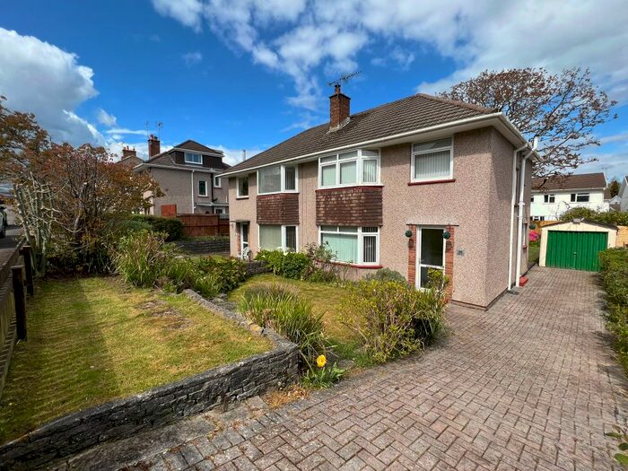 3 Bedroom Semi-Detached House To Rent In Muirfield Drive, Swansea, SA3